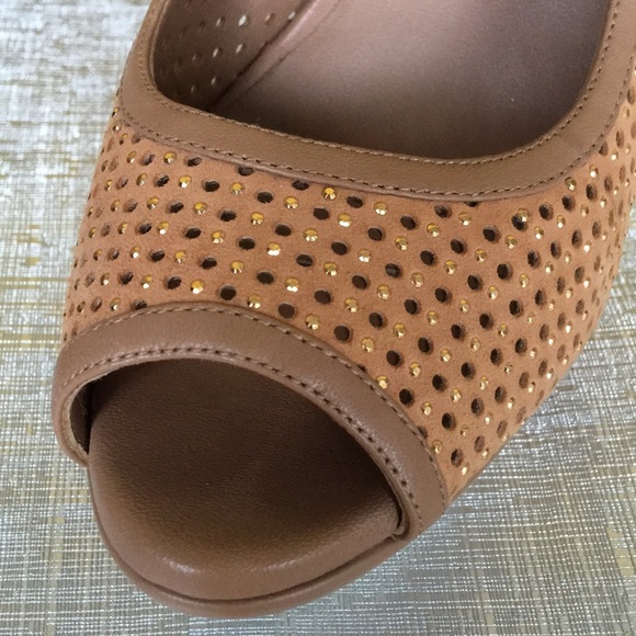 NWOT Loriblu Nude Leather Nubuck Studded Peep-Toe - Picture 4 of 8